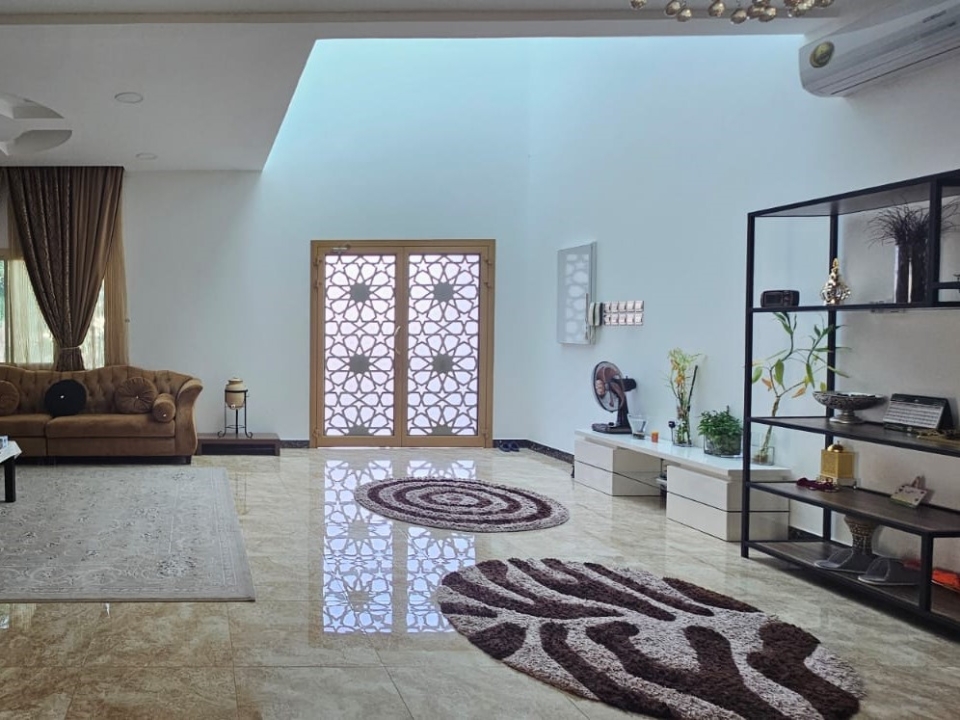 property 203 image 3