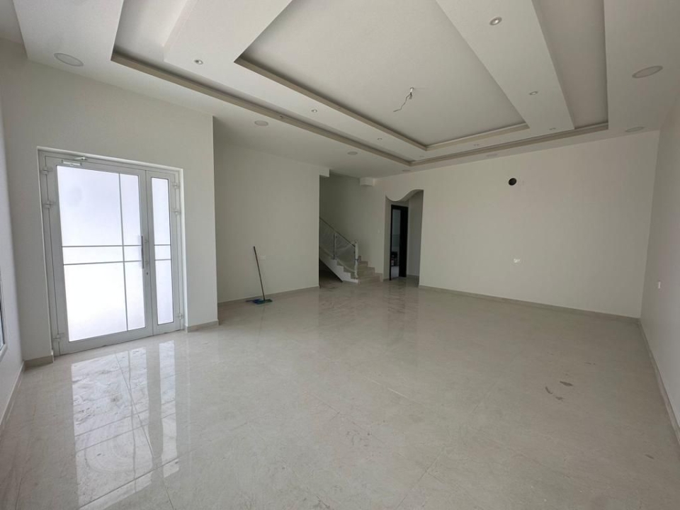 property 213 image 3