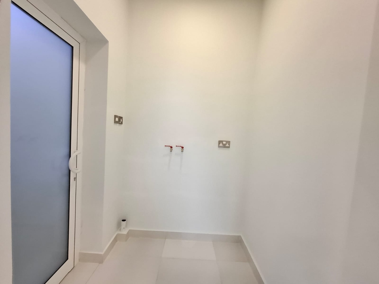 property 271 image 3