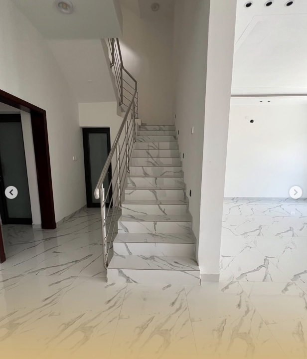 property 276 image 5