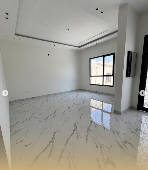 property 276 image 3