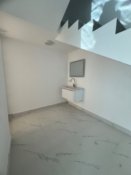 property 282 image 6