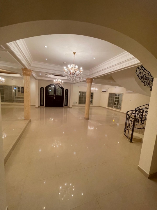property 283 image 17