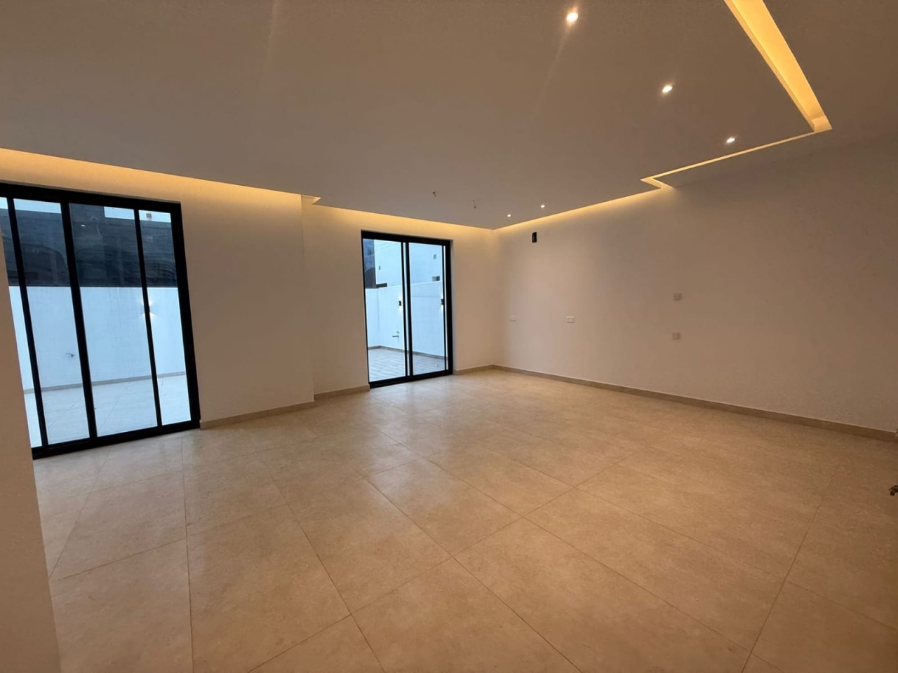 property 286 image 12