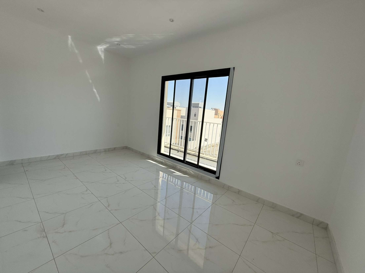 property 296 image 4