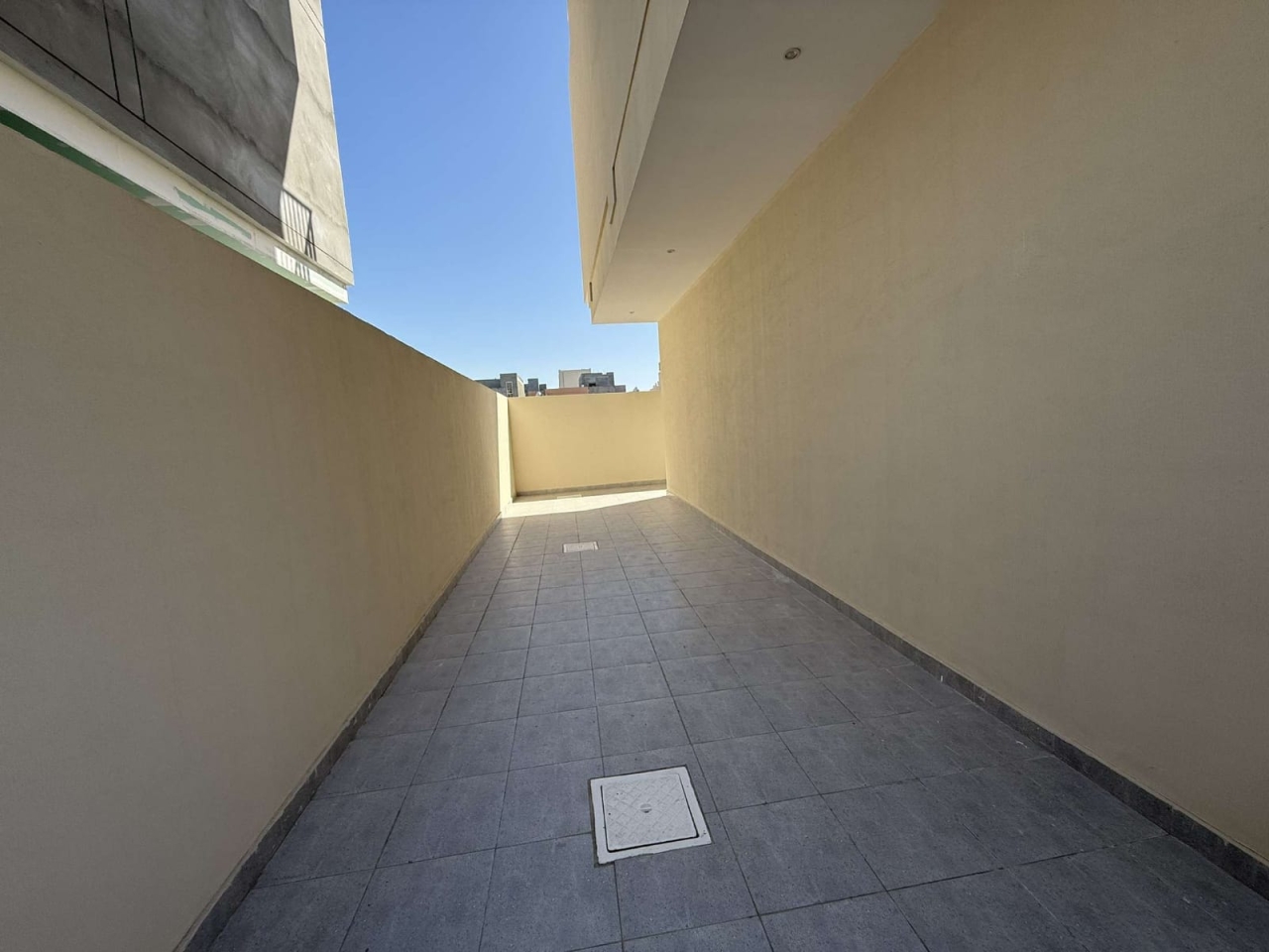 property 296 image 1