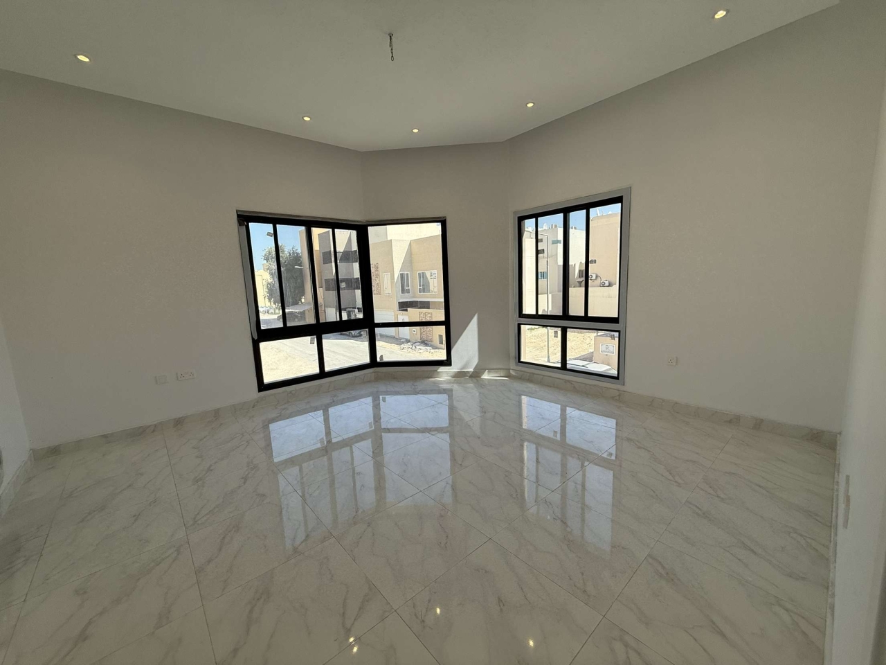 property 297 image 4