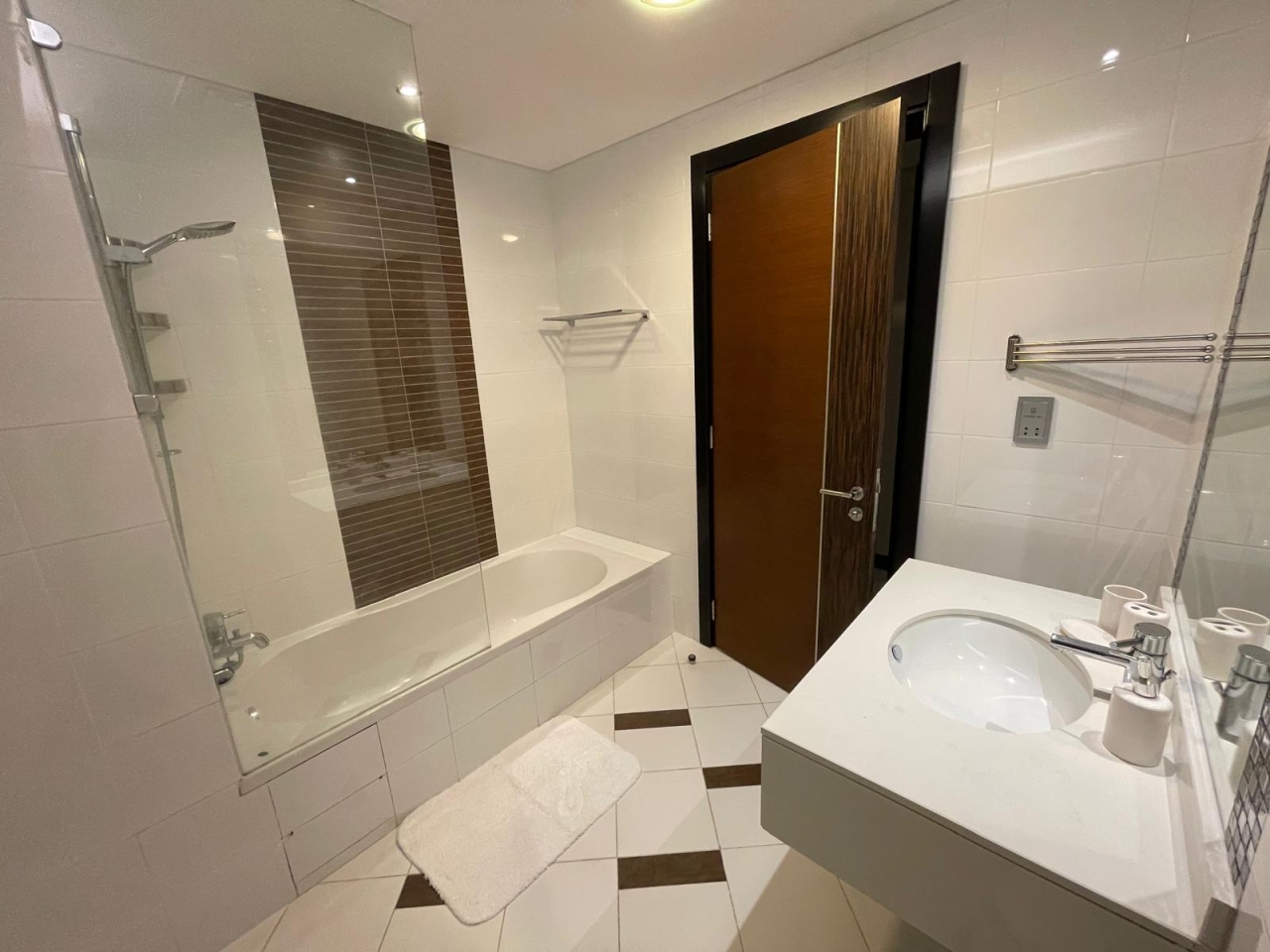 property 303 image 6