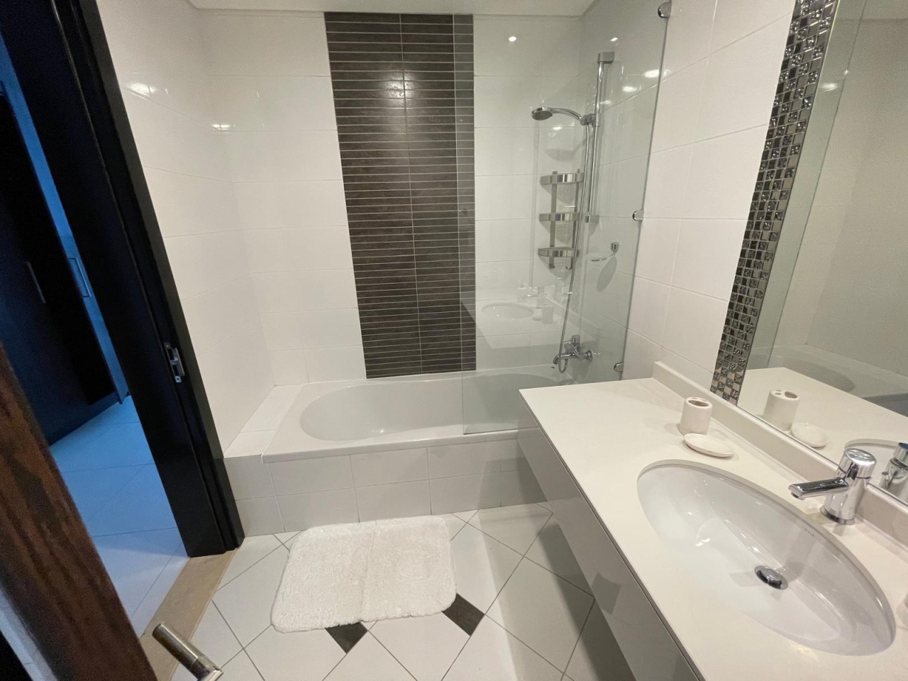 property 303 image 7